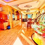 Woods Villa- A Luxury Mountains View Cottages